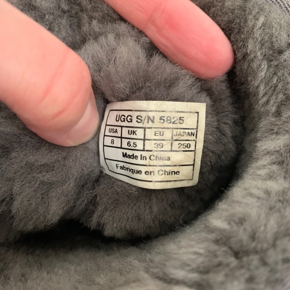 Used Brown UGGS - Picture 8 of 8